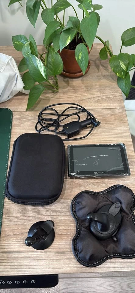 Garmin GPS Navigation System with Mounts and Case - photo 5