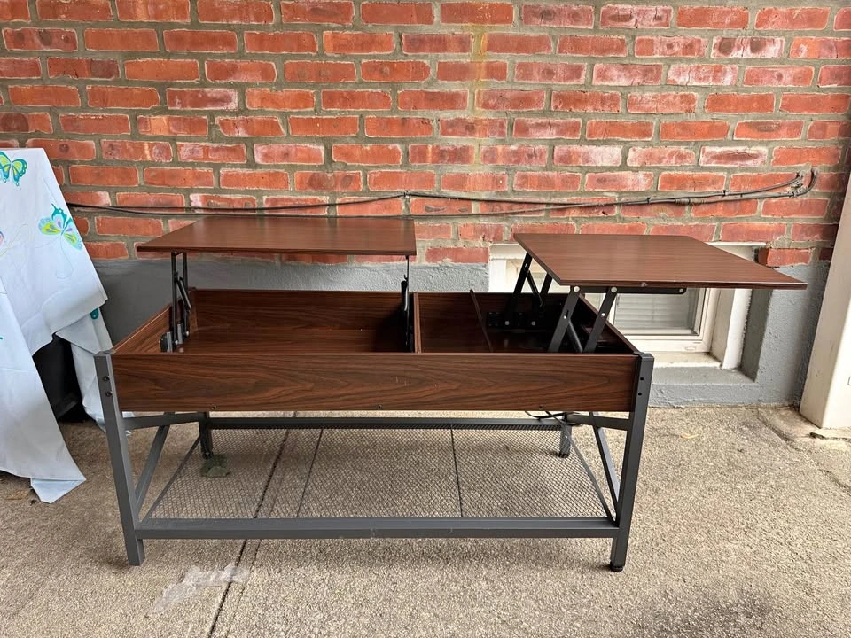 Lift Top Coffee Table with Power Outlet and USB Ports