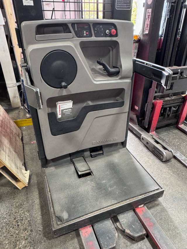 Raymond Order Cherry Picker EASi-OPC30TT Forklift Truck - photo 2