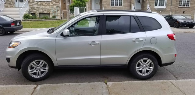 2011 Hyundai Santa Fe: Upgraded Tech & Extra Tires!