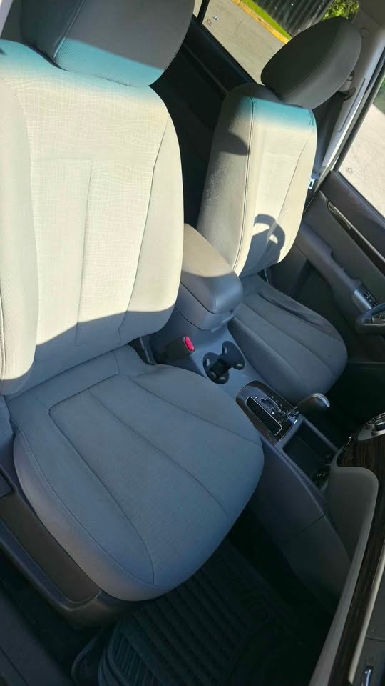 2011 Hyundai Santa Fe: Upgraded Tech & Extra Tires! - photo 3