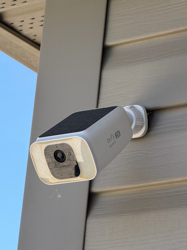 Eufy smart wireless outdoor 2K Cam with integrated solar panel - photo 5