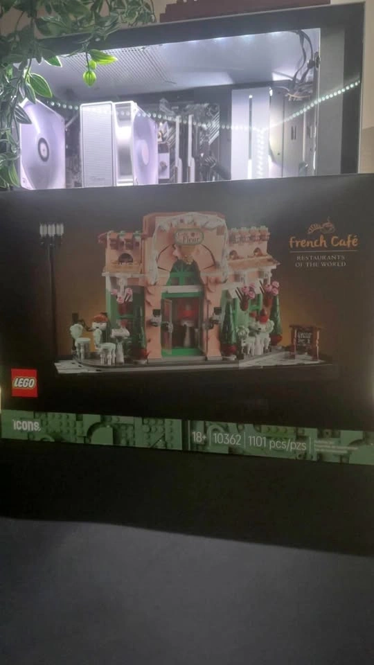 Legos French Cafe