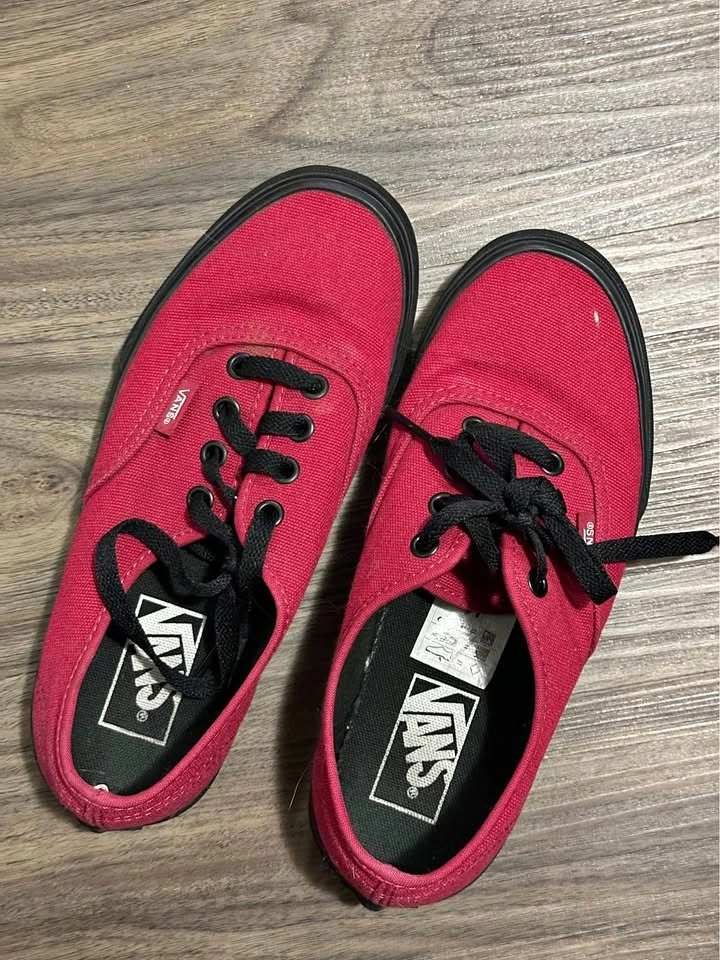 Vans Low-Top Sneakers – Red / Black