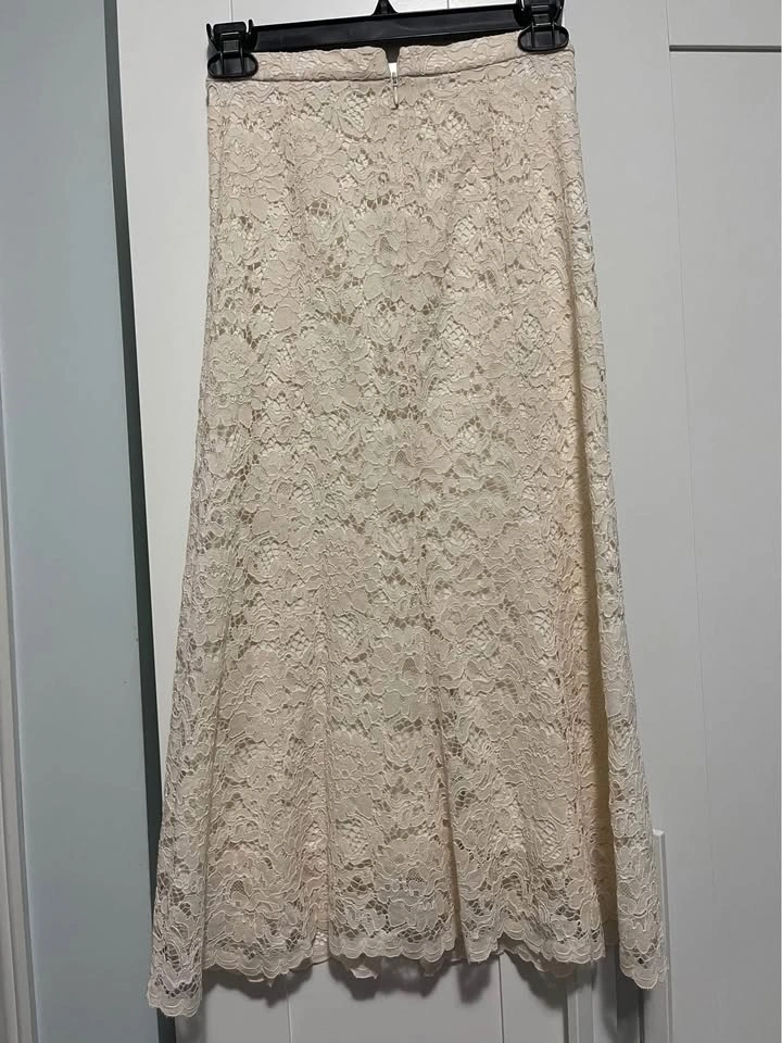 2 Uniqlo Lace Skirts - photo 5