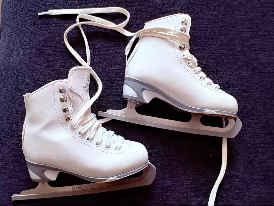Jackson Finesse 150 Figure Skates (Girls size 1)