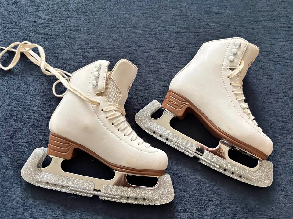Jackson Artiste Figure Skates (Girls size 2)
