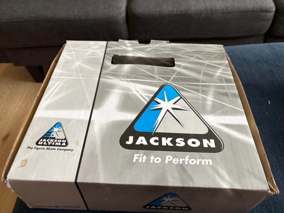 Jackson Artiste Figure Skates (Girls size 2) - photo 4