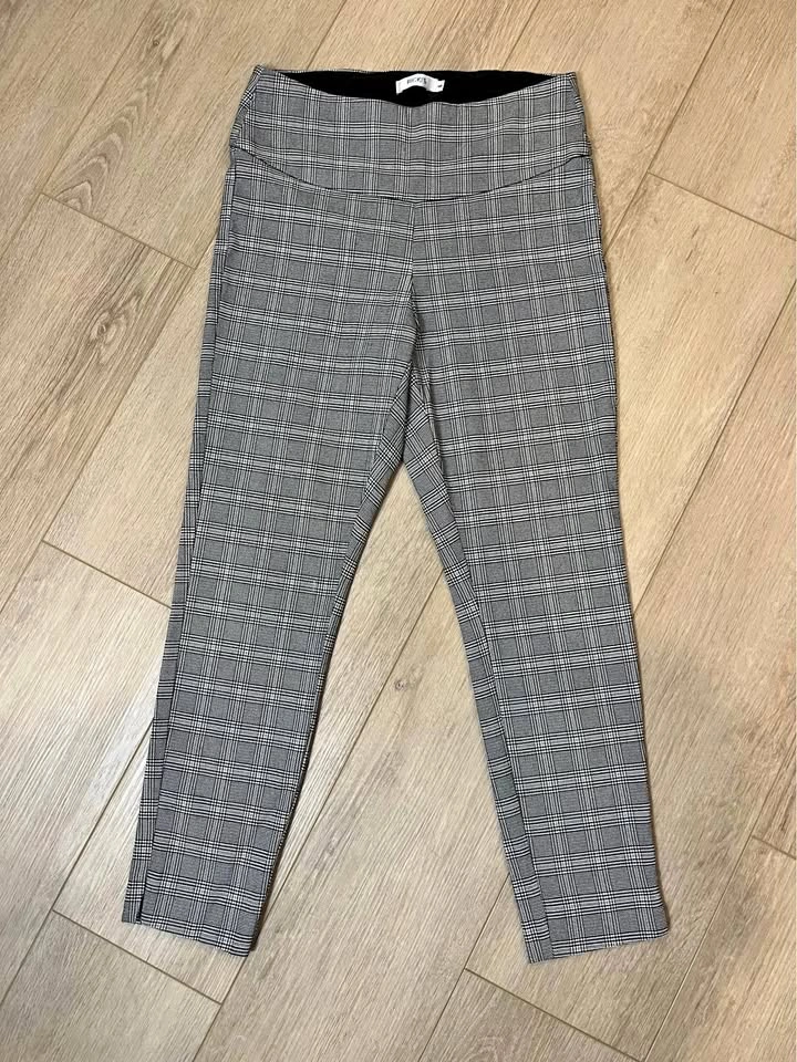 RICKI’S Grey Plaid Ankle Crop Pants - Size M