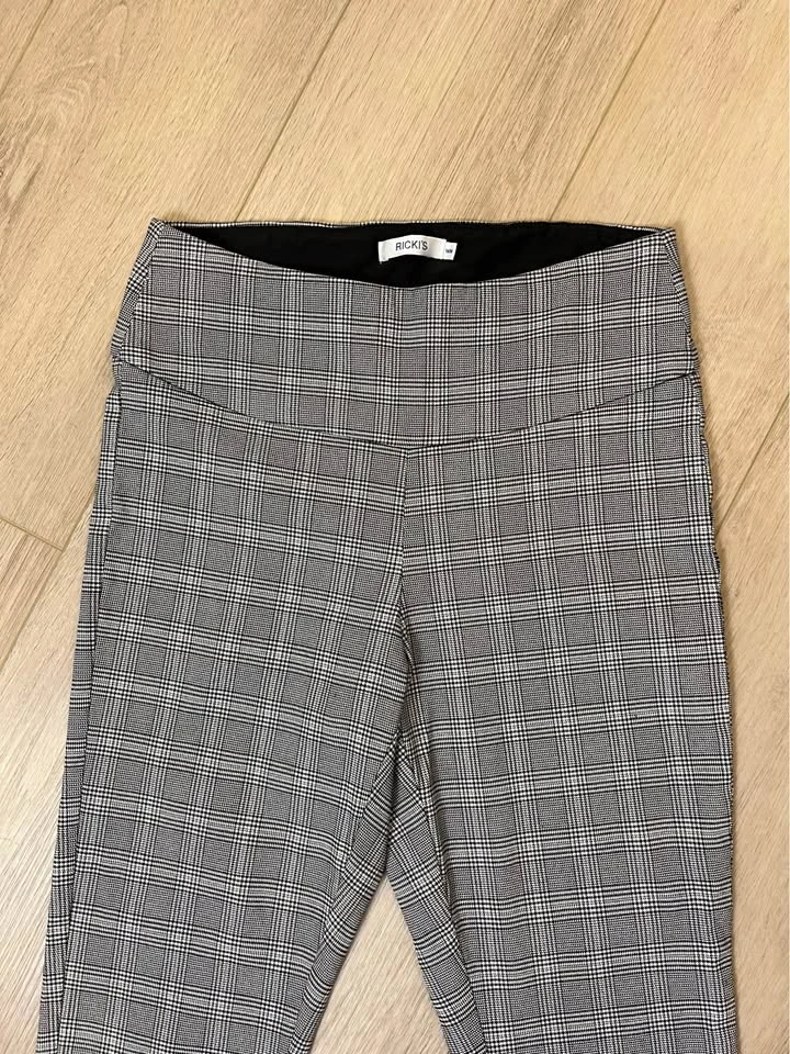 RICKI’S Grey Plaid Ankle Crop Pants - Size M - photo 2