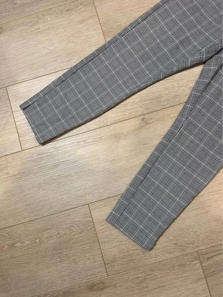 RICKI’S Grey Plaid Ankle Crop Pants - Size M - photo 4