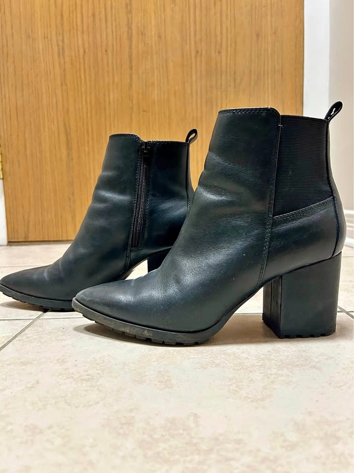 Black Chelsea Ankle Boots Block Heel - size 7