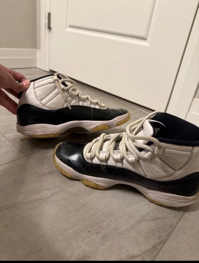Jordan 11 Gratitude, Size 8.5 (Used)