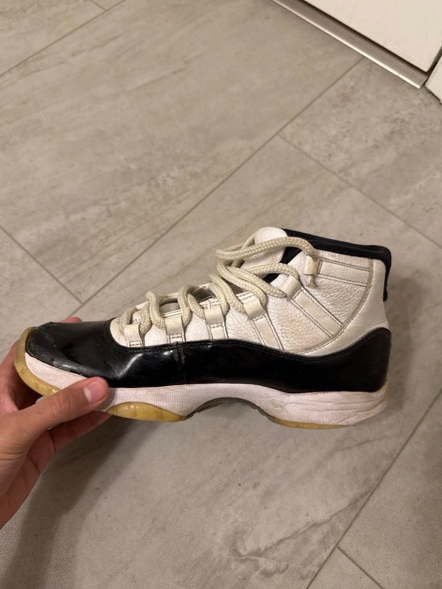 Jordan 11 Gratitude, Size 8.5 (Used) - photo 2