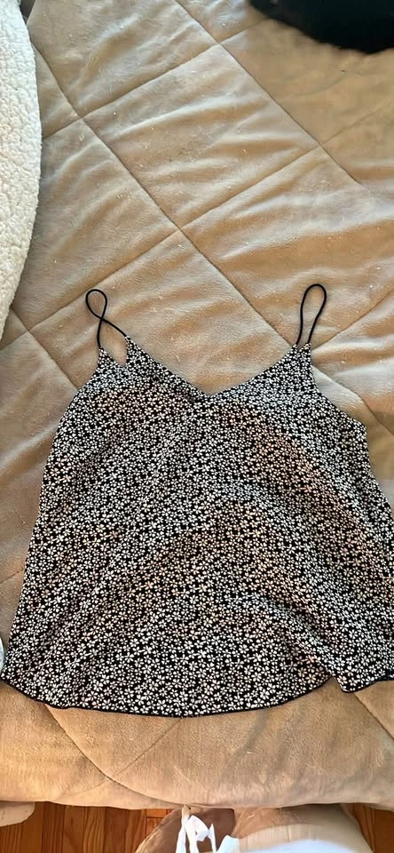 Forever 21 Flowy Daisy Tank Top Blouse