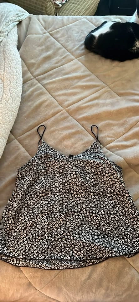 Forever 21 Flowy Daisy Tank Top Blouse - photo 2