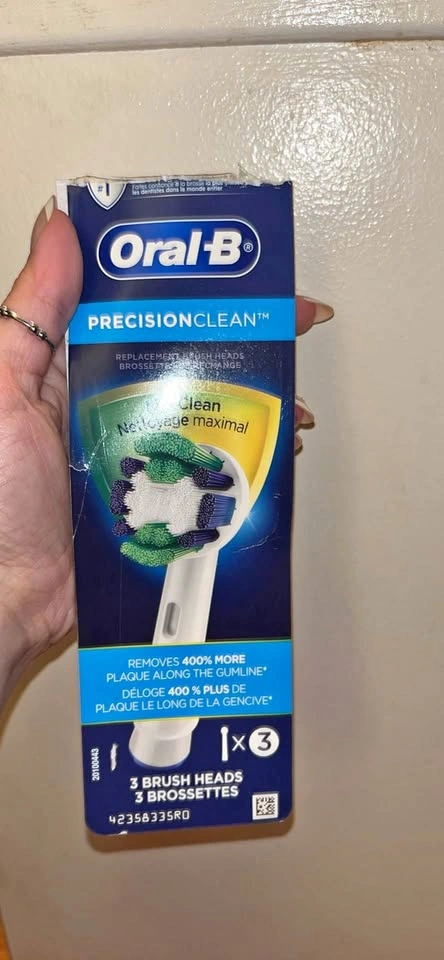 3 Pack of Oral B official electric tooth brush replacement heads
