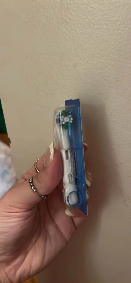 3 Pack of Oral B official electric tooth brush replacement heads - photo 3