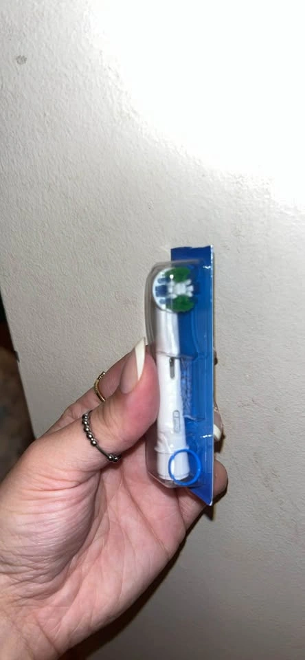 3 Pack of Oral B official electric tooth brush replacement heads - photo 4