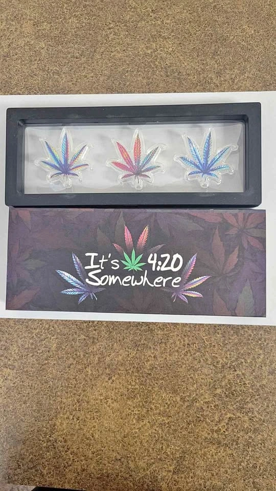 Silver Cannabis Leaf Acrylic Display Set 420 Somewhere