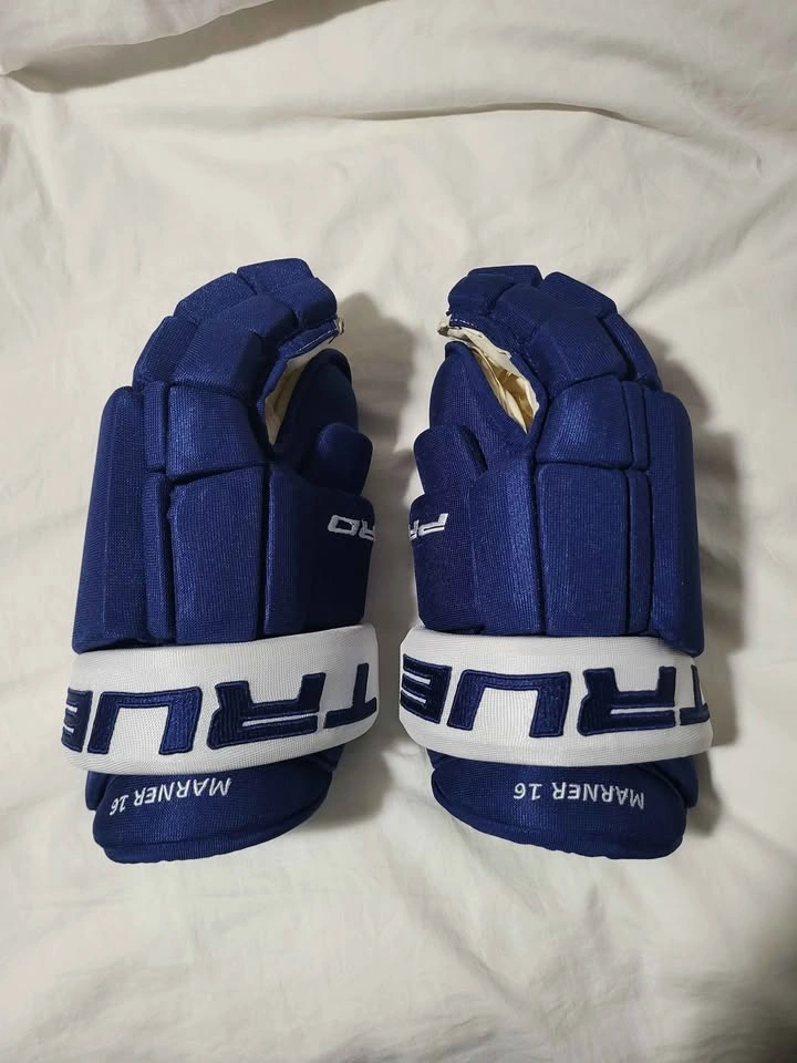 Mitch Marner Pro Stock Hockey Gloves (Toronto Maple Leafs) - photo 2