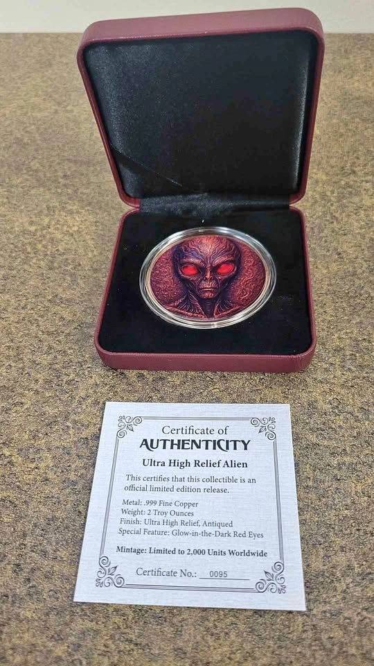 2oz Copper Alien - High Relief Antiqued Glow-in-the-Dark