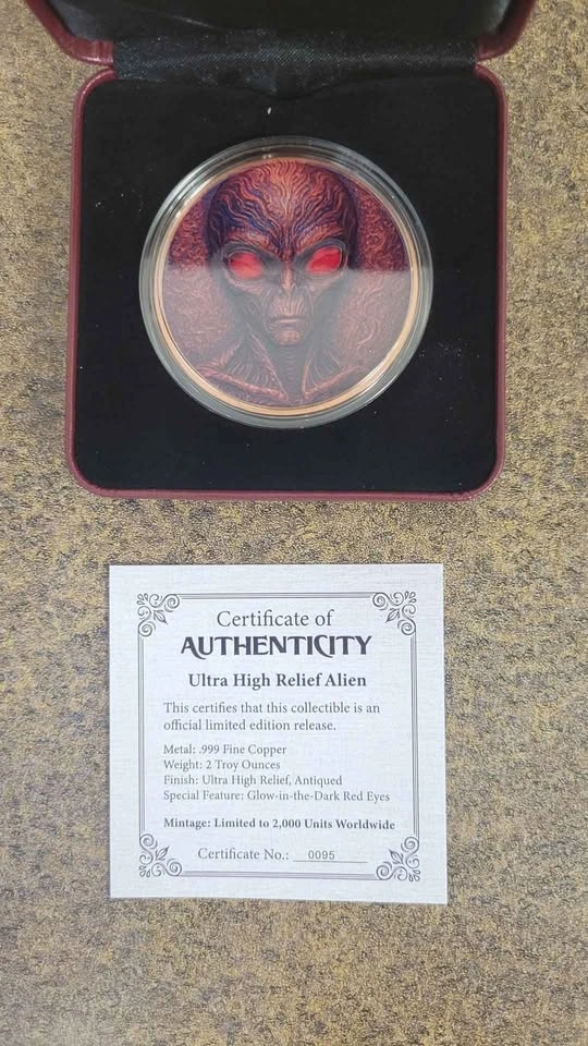 2oz Copper Alien - High Relief Antiqued Glow-in-the-Dark - photo 4