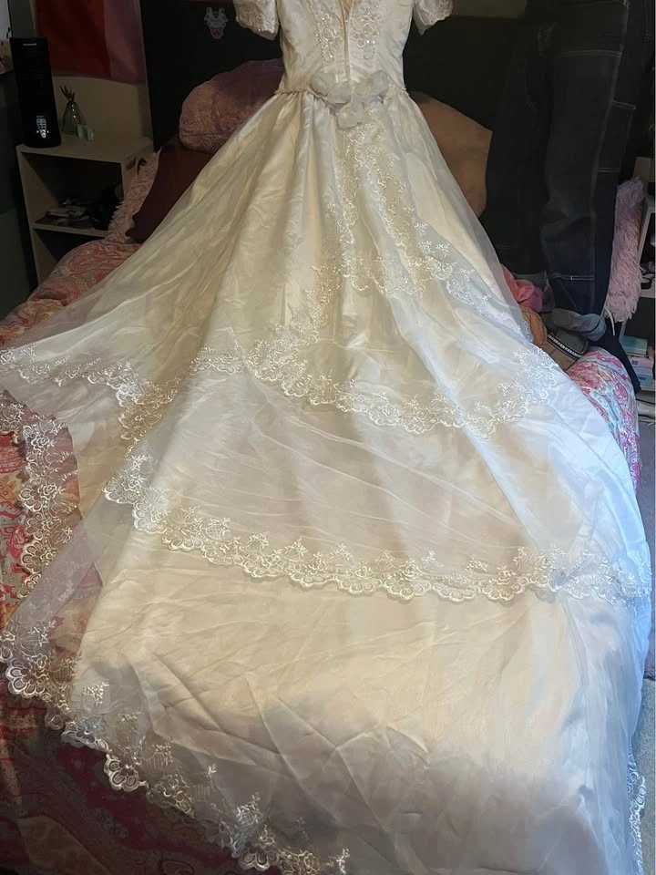 Vintage Wedding Dress, White Satin Ballgown with Lace Train - photo 4