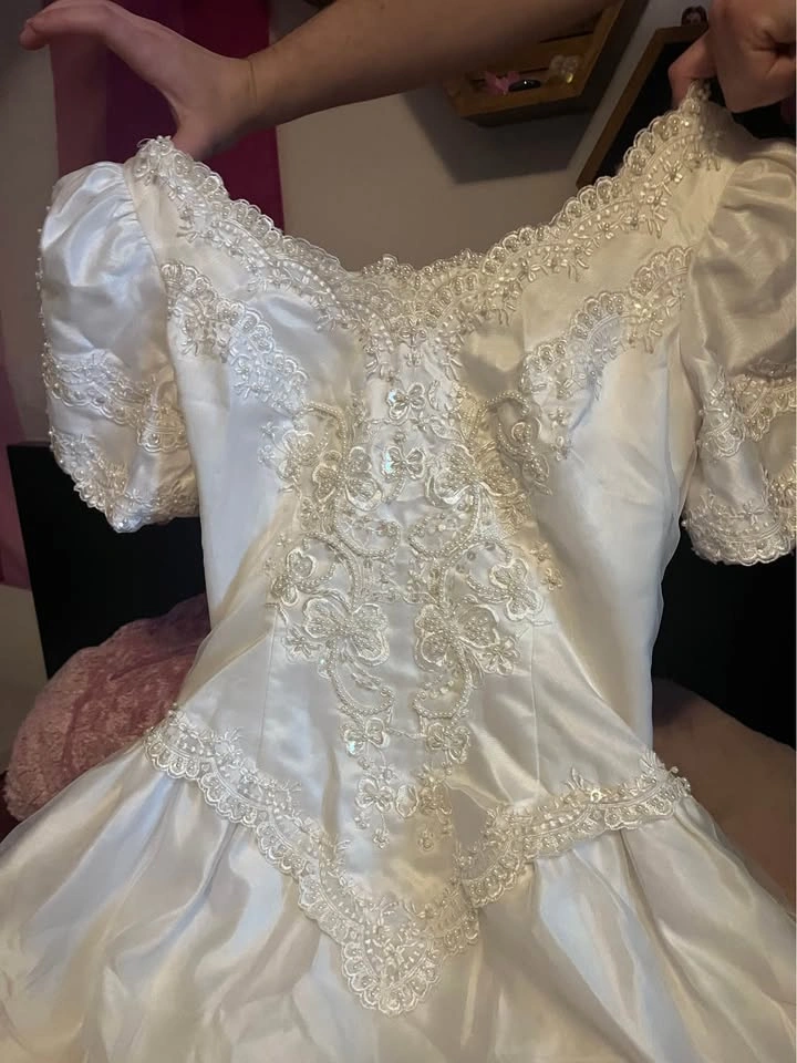 Vintage Wedding Dress, White Satin Ballgown with Lace Train - photo 5
