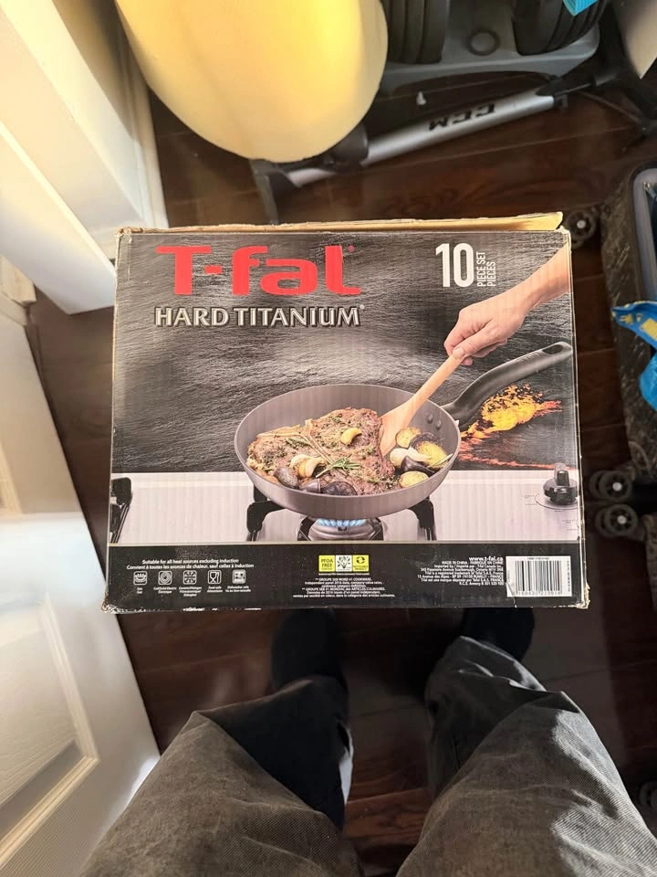 T-fal Hard Titanium 10 Piece Cookware Set New - photo 2