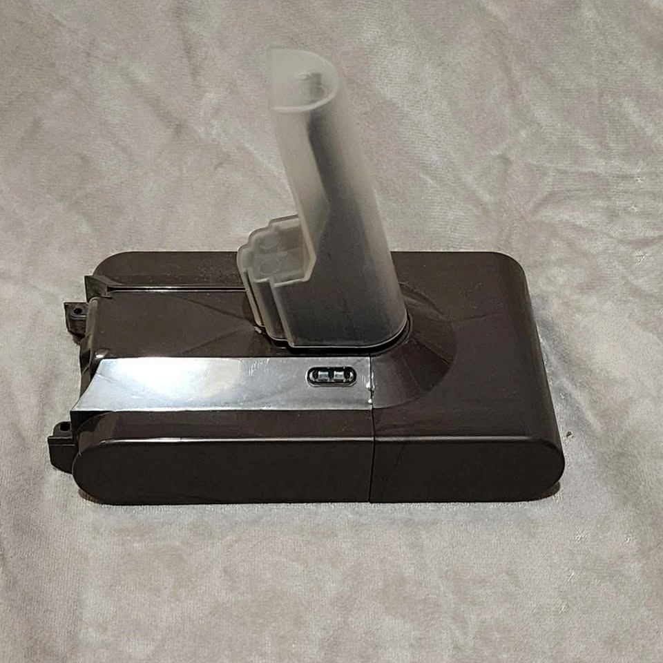Dyson V7 battery - photo 2