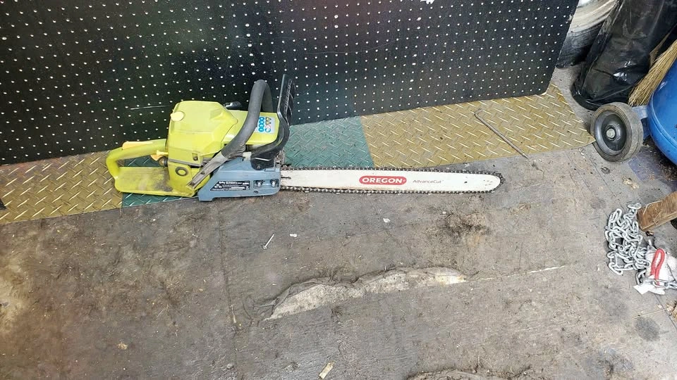 RADLEY 2-Cycle Gas Chainsaw - 52cc 20"