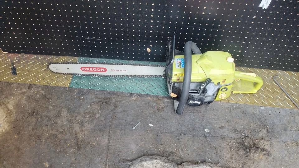 RADLEY 2-Cycle Gas Chainsaw - 52cc 20" - photo 3