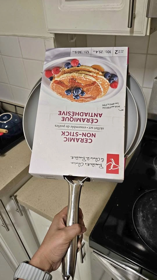Never used President's Choice Ceramic Non-Stick Skillet Set