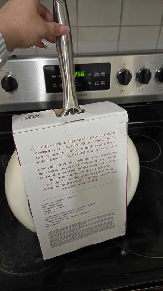 Never used President's Choice Ceramic Non-Stick Skillet Set - photo 2
