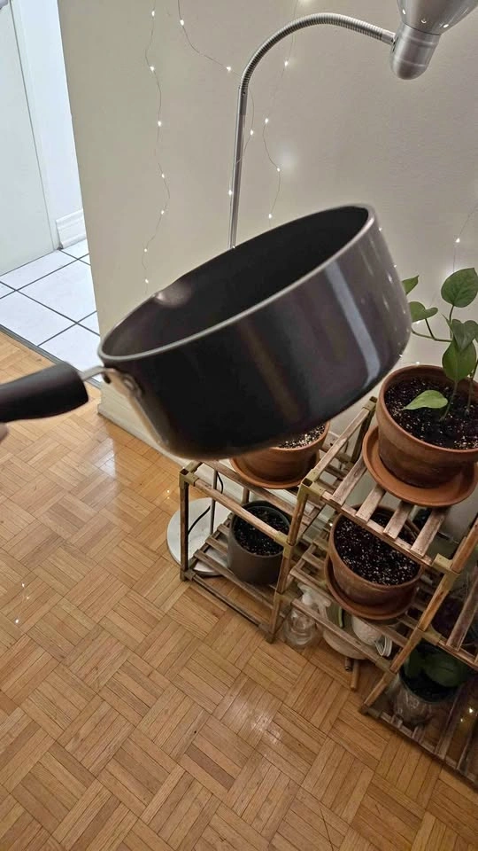 Nidilu saucepan with pouring spout heavy duty