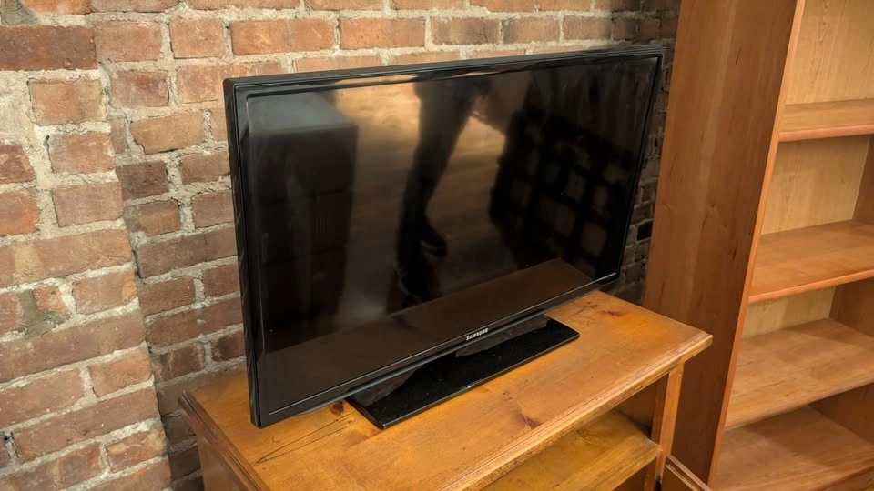 Samsung 32" 1080p flat screen TV