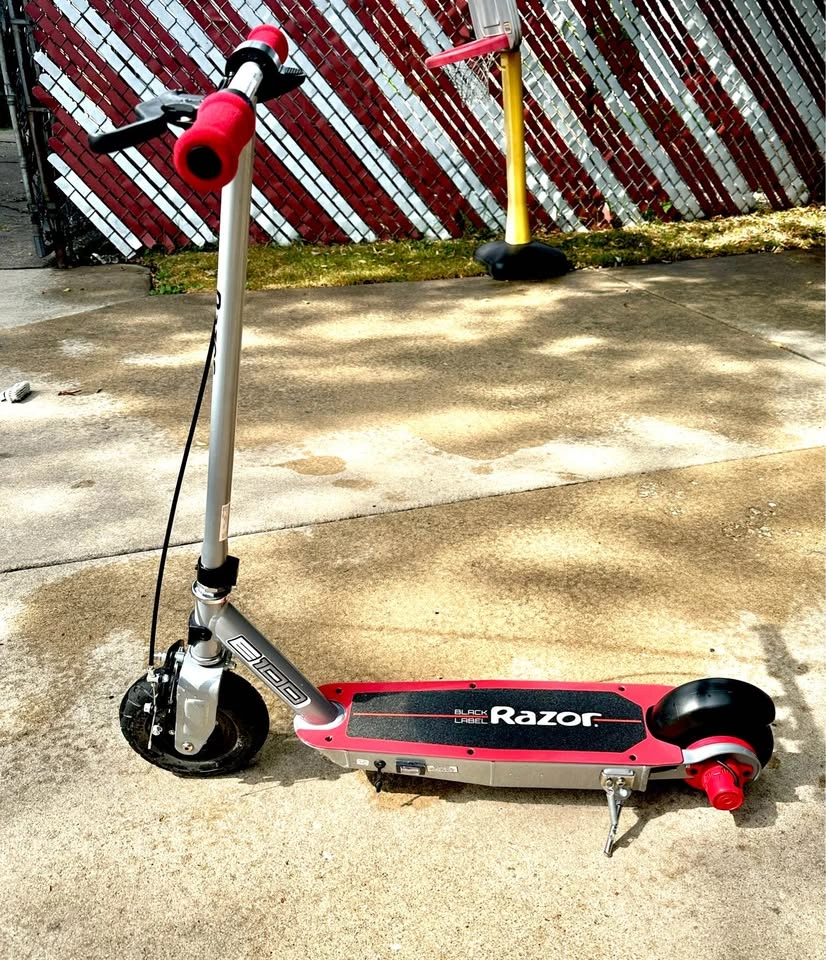 Razor Black Label E100 Electric Scooter