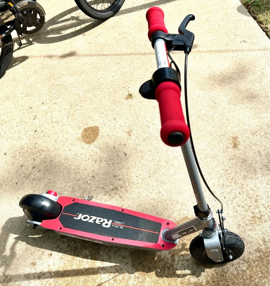 Razor Black Label E100 Electric Scooter - photo 2