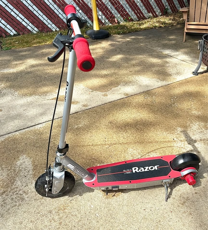 Razor Black Label E100 Electric Scooter - photo 4
