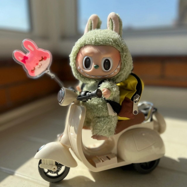 Brand New Scooter/Motorbike for Labubus/Dolls w Light and Music