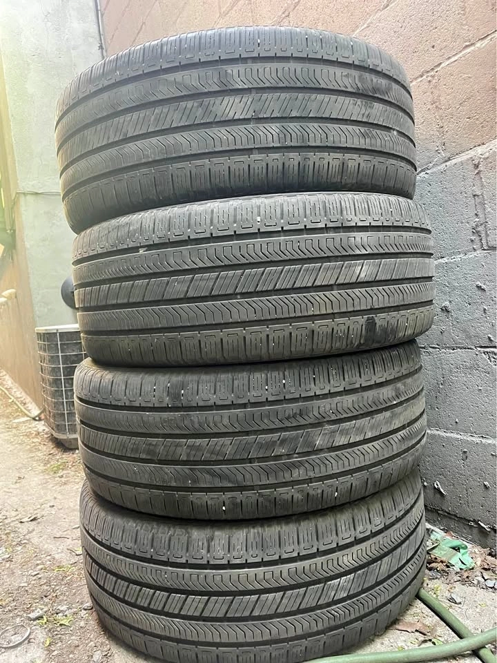 275/45R22 Continental All season Tires - set of 4