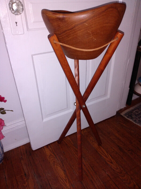 Vintage wood salad bowl and stand