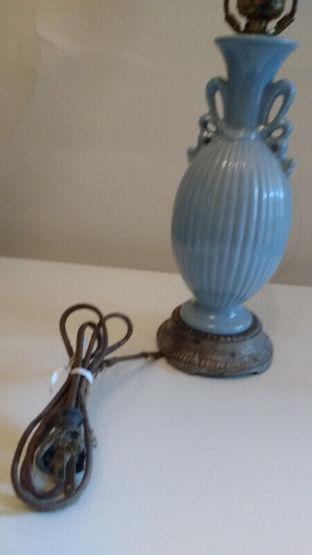 Vintage Bow Tie Cast Iron Base Powder Blue Ceramic Table Lamp - photo 2