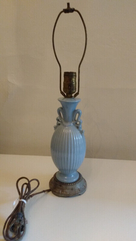 Vintage Bow Tie Cast Iron Base Powder Blue Ceramic Table Lamp - photo 3