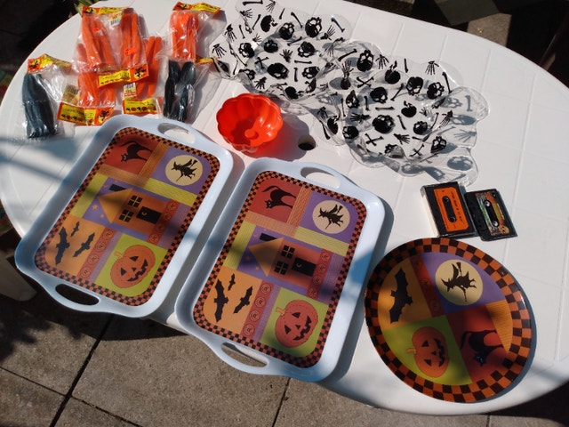 halloween decorations must go - photo 2