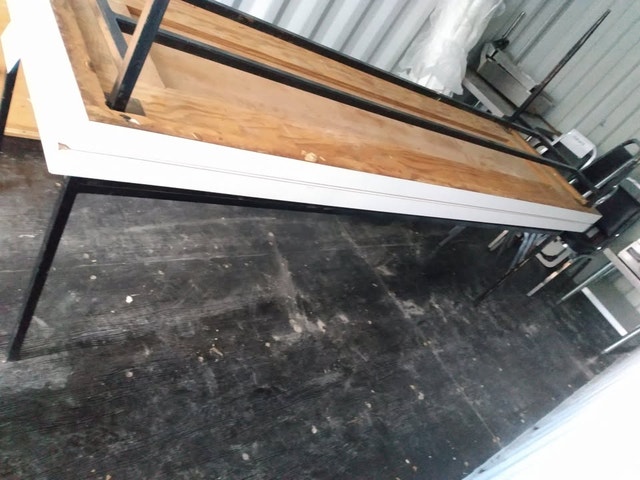 Heavy non-collapsible white laminate table with steel legs - photo 2