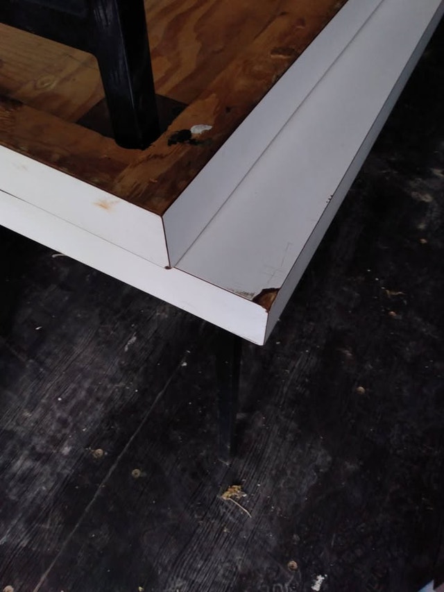Heavy non-collapsible white laminate table with steel legs - photo 5