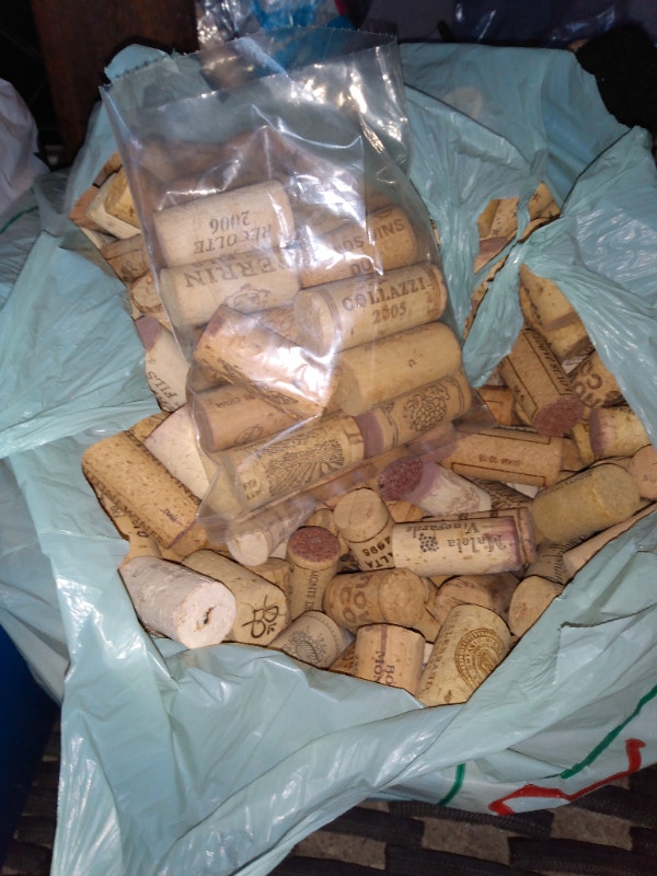 Used wine champagne corks - photo 4