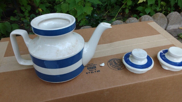 Vintage Pottery Cordon Bleu Staffordshire Teapot with Lid